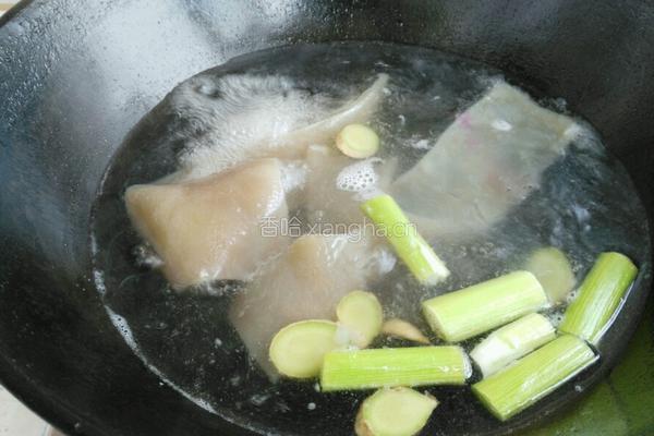 水晶肉皮冻的做法图解2