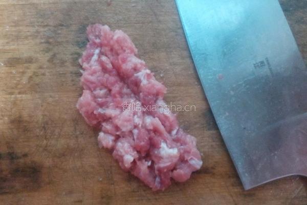 金针菇肉饼蛋汤的做法图解1