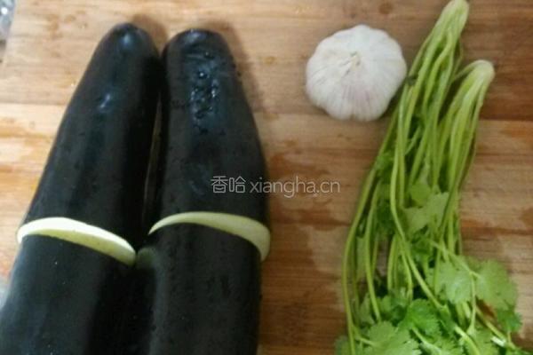 微波炉烤茄子的做法图解1