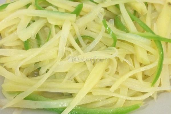 青椒土豆絲的做法图解2