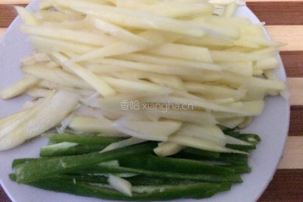 青椒土豆絲的做法图解1