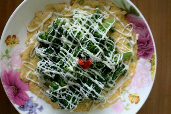 蛋包西兰花沙拉