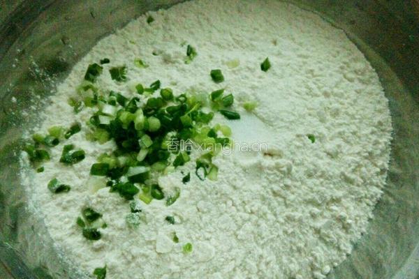 葱油饼的做法图解1