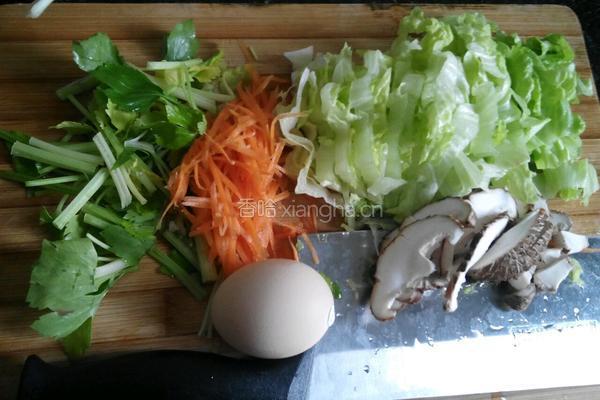 鸡蛋青菜炒面的做法图解1
