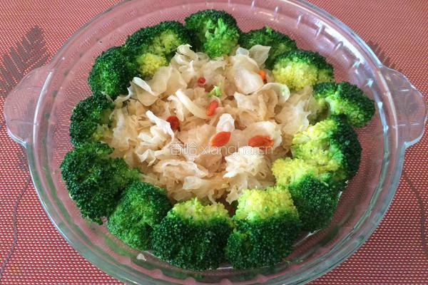 白木耳烩西兰花的做法图解5