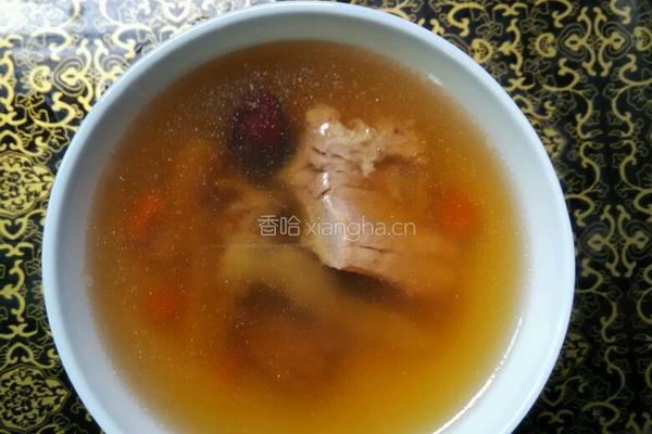 清补药材猪肉汤的做法图解3