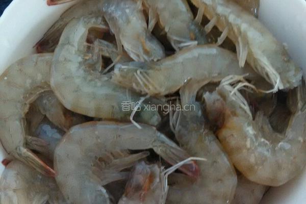 油炸大虾的做法图解1