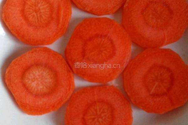 胡萝卜肉馅糯米珍珠丸的做法图解2