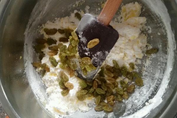 葡萄干玛芬蛋糕的做法图解2