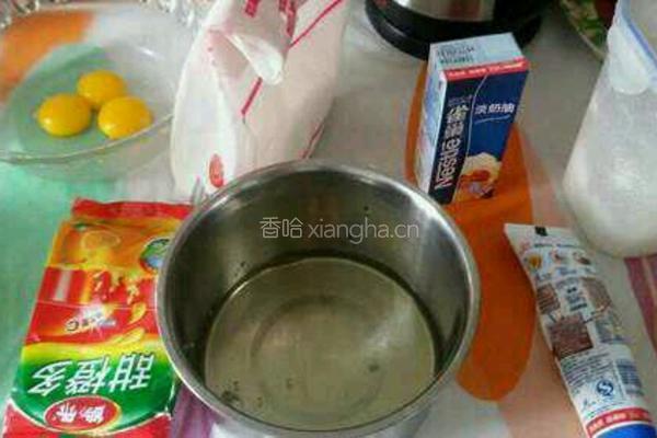 戚风奶油蛋糕卷的做法图解1