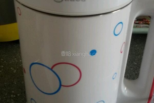 银耳雪梨杏仁饮的做法图解3