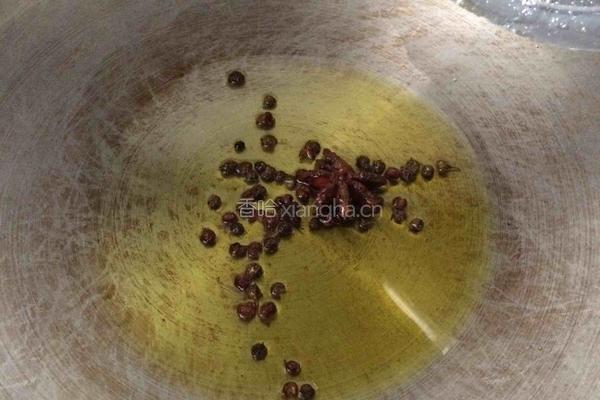 荷香三黄鸡的做法图解2