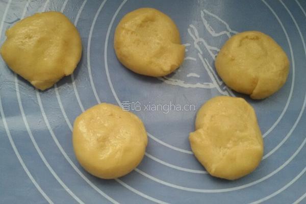 豆沙果料小餐包的做法图解1