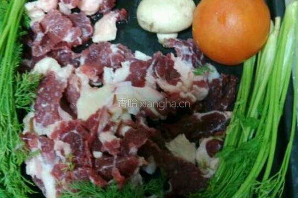 孜然烤牛肉配蘑菇的做法图解1
