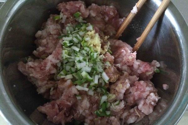 肉末茄子的做法图解1