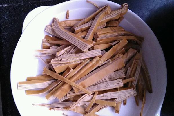 豆腐皮青椒的做法图解1