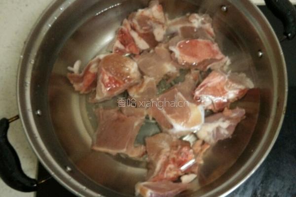 萝卜骨头汤的做法图解1