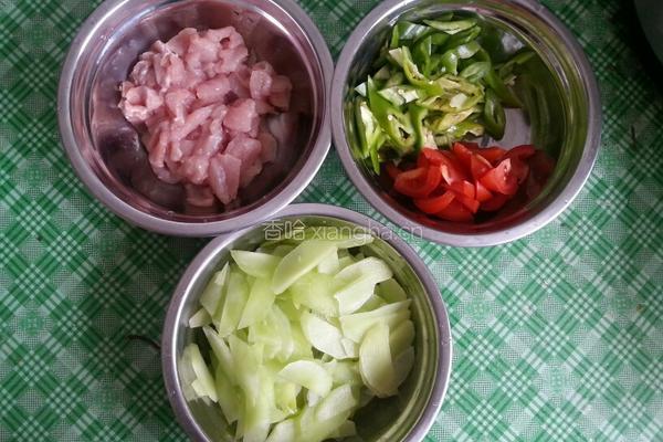 莴笋炒肉的做法图解1