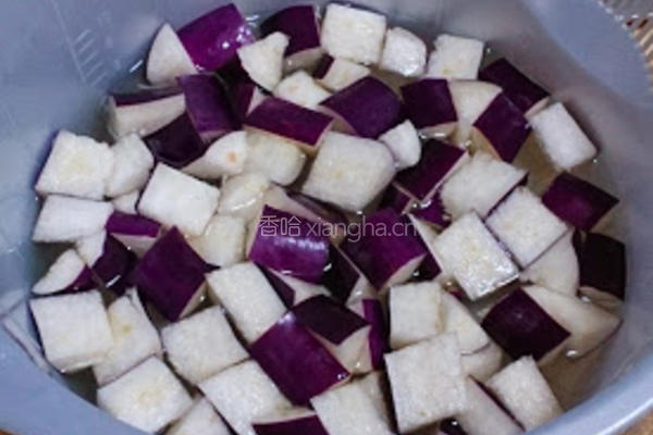 茄烧辣味豆腐的做法图解1