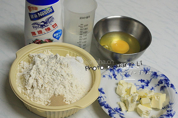 海苔肉松心面包的做法图解1