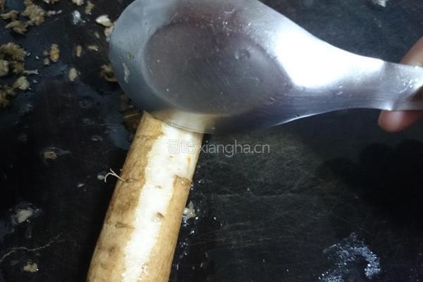 牛蒡腰果排骨汤的做法图解1