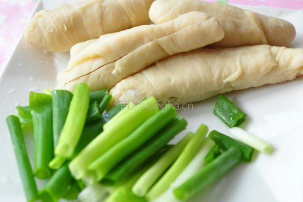 海苔面肠鲜葱卷的做法图解1