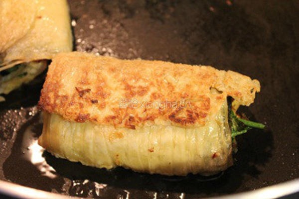 海苔肉松豆皮卷的做法图解3