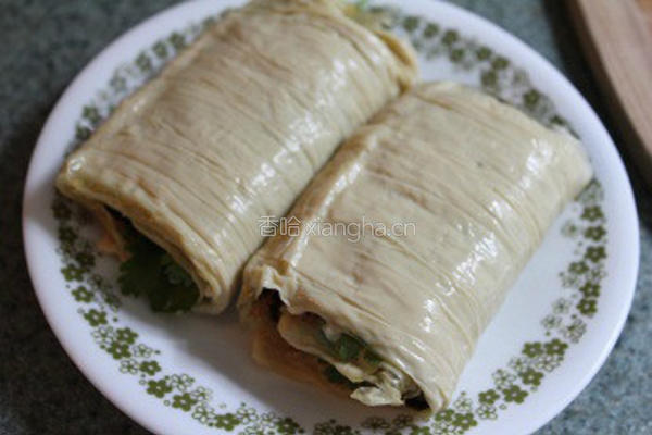 海苔肉松豆皮卷的做法图解2