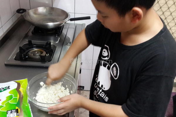 金沙豆腐海苔球的做法图解1