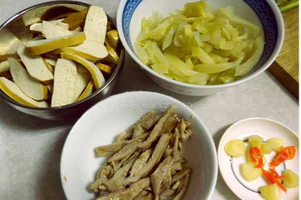 榨菜炒肉丝豆干的做法图解1
