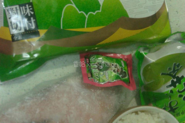 鲑鱼海苔茶泡饭的做法图解1