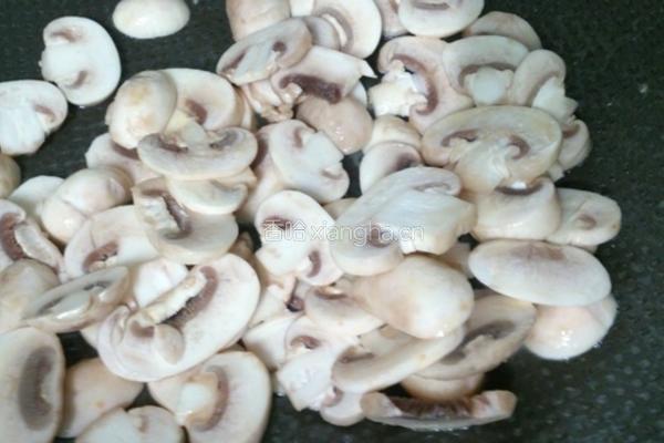 奶油蘑菇甜椒的做法图解3