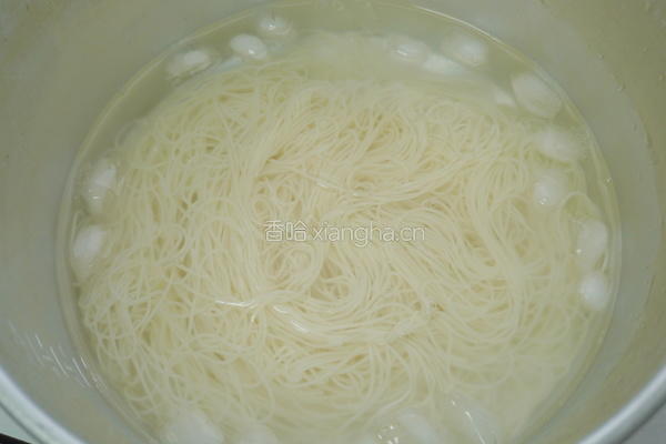 意式鲜蔬凉面线的做法图解4