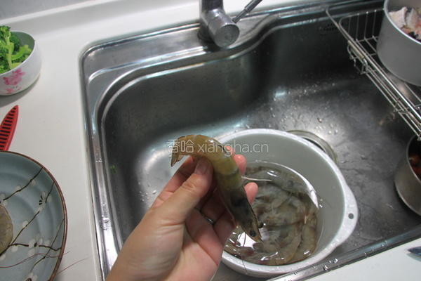 啤酒虾的做法图解1
