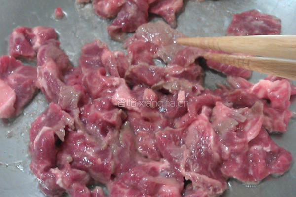 红黄甜椒炒牛肉的做法图解2