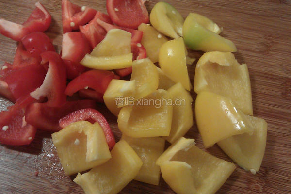红黄甜椒炒牛肉的做法图解1