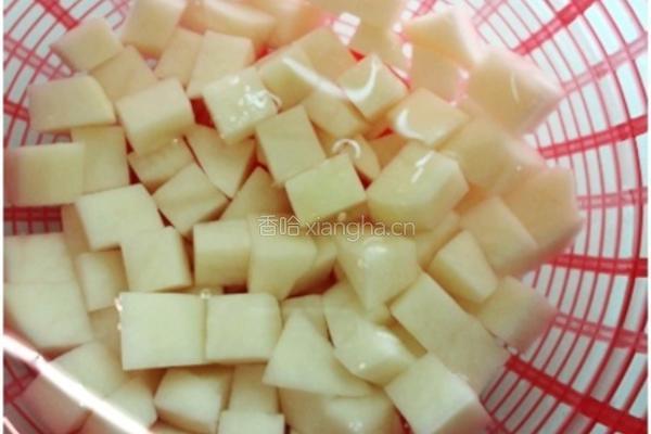 橄榄油椒盐马铃薯的做法图解1