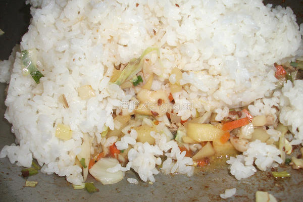 什锦菇菇炒饭的做法图解8