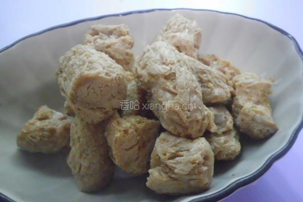 酸笋片儿烩素肉块的做法图解1