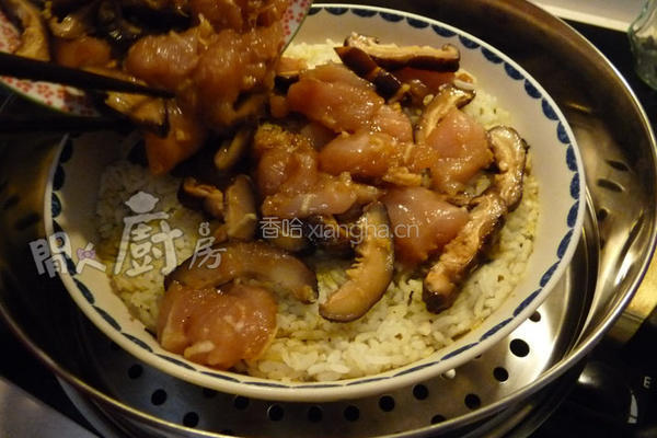 北菇滑鸡蒸饭的做法图解3