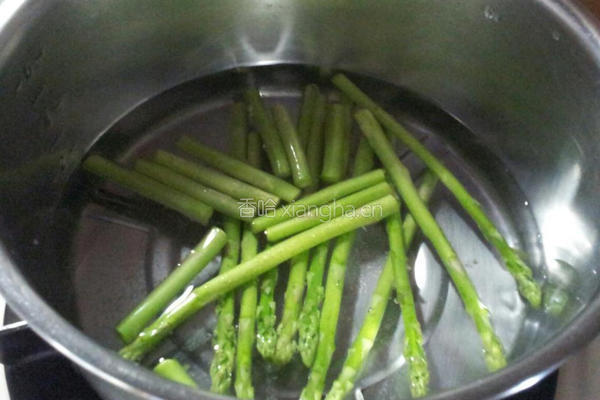 芦笋海苔培根卷的做法图解2