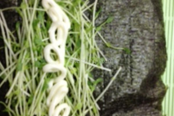 海苔豆苗卷的做法图解2