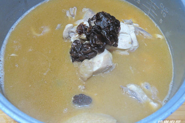 桂圆黑枣麻油鸡的做法图解8