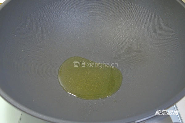 桂圆黑枣麻油鸡的做法图解1