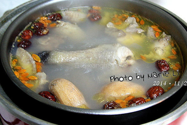 柿饼炖鸡汤的做法图解3