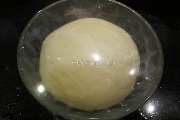 牛奶面包的做法图解1