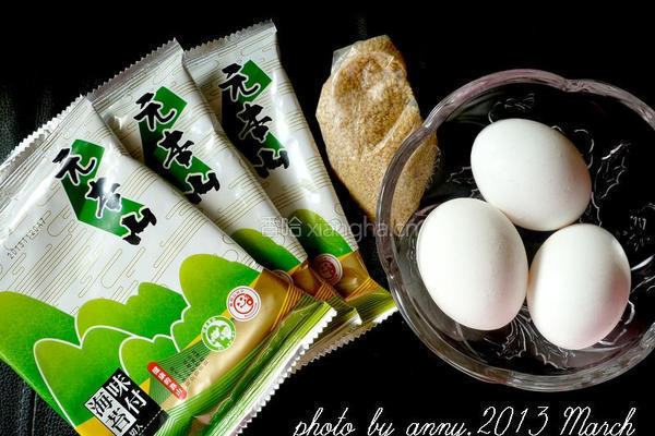 芝麻海苔蒸蛋的做法图解1