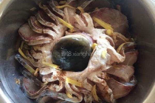 孔雀开屏鱼的做法图解3