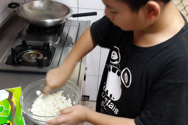 金沙豆腐海苔球的做法图解1