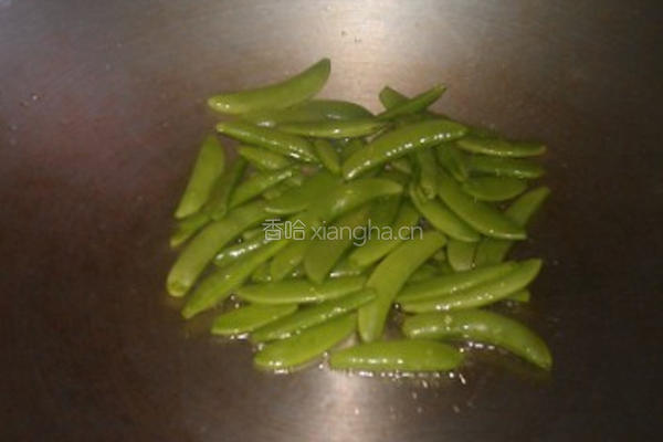干贝蟹肉炒甜豆的做法图解2